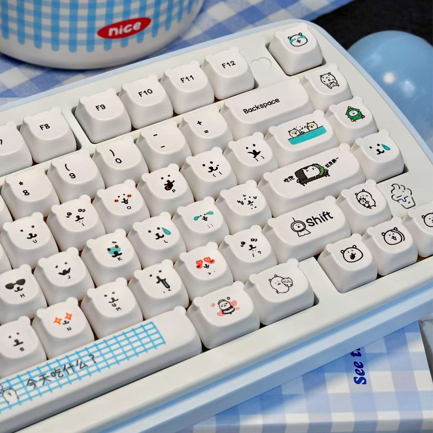 أغطية مفاتيح PBT بتصميم دب كرت - مراجعة Gaming Accessories Aesthetic وسعره